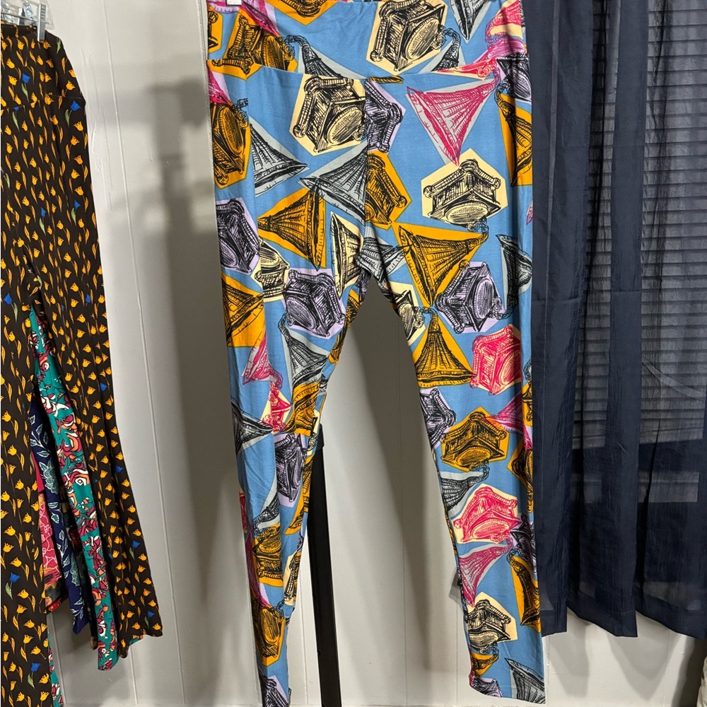 Colorful Geometric Print Leggings (LuLaRoe)‎